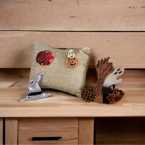 Bundle of cute Halloween, brooches and pins